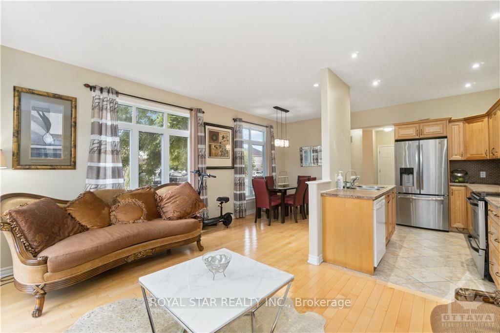Photo 9 of 975 GOSNELL Terr, Ottawa, Fallingbrook/Gardenway South — HOMEH