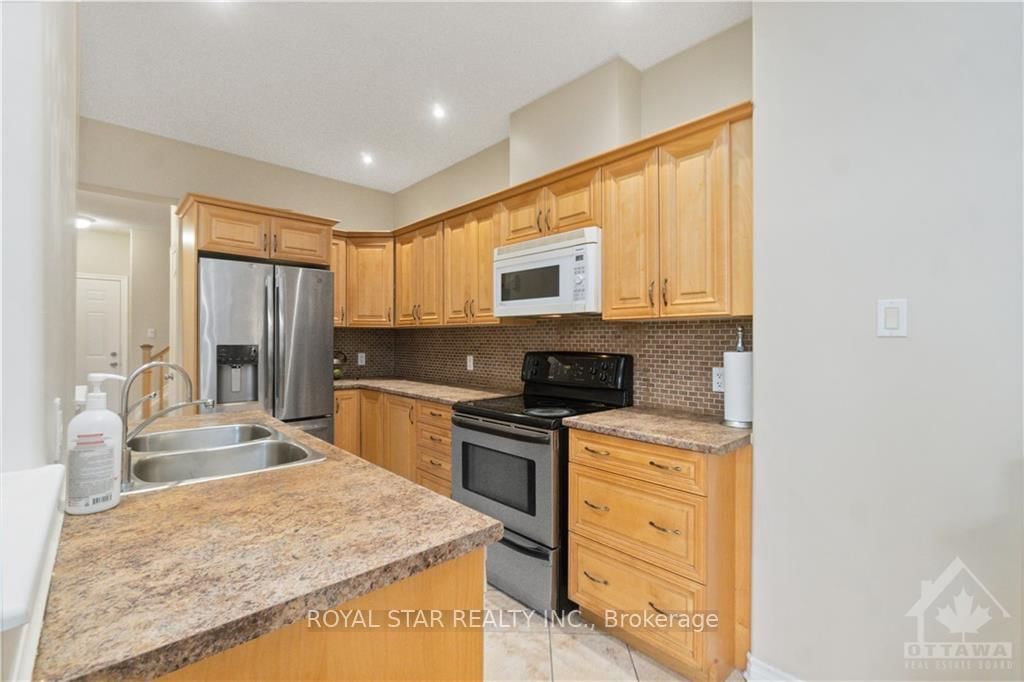 Photo 10 of 975 GOSNELL Terr, Ottawa, Fallingbrook/Gardenway South — HOMEH