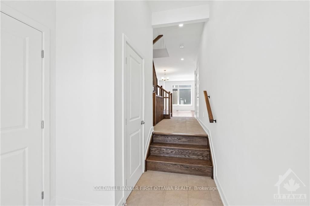Photo 3 of 268 DARJEELING Ave, Ottawa, Barrhaven - Heritage Park — HOMEH