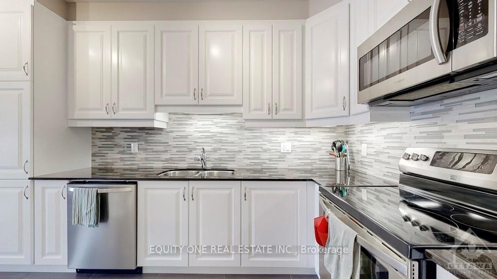 Photo 6 of 24 SWEETBAY Circ, Ottawa, Stittsville (North) — HOMEH