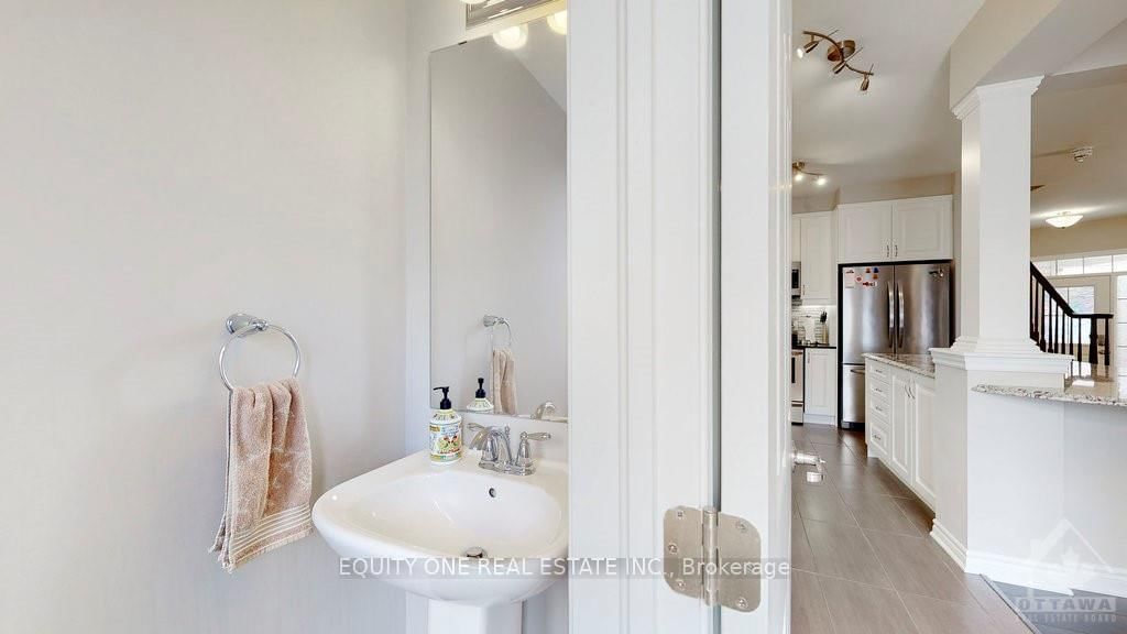 Photo 9 of 24 SWEETBAY Circ, Ottawa, Stittsville (North) — HOMEH