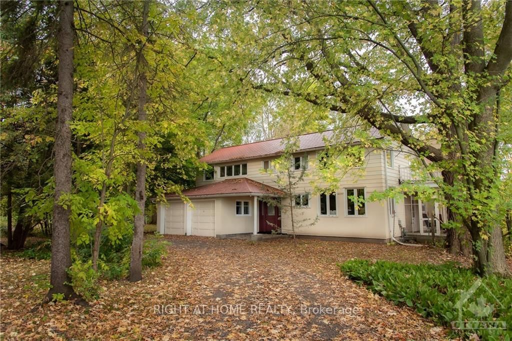Front of 32 RYEBURN Dr