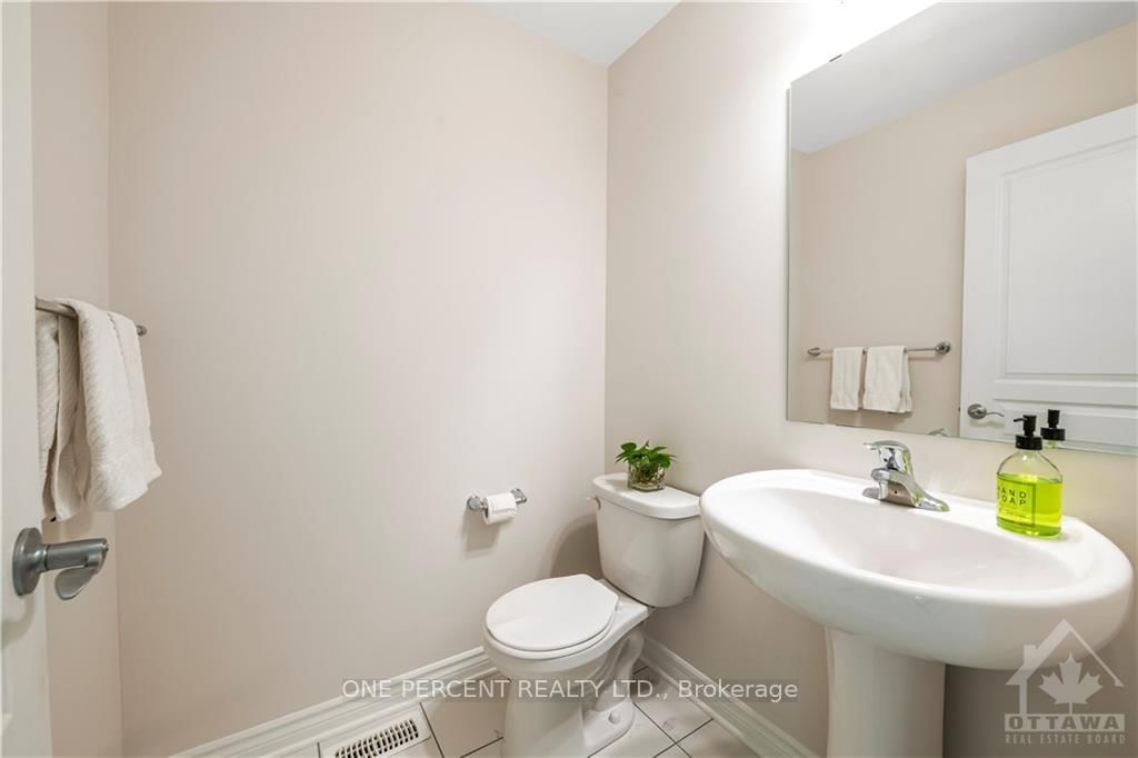 Photo 3 of 247 PINGWI Pl, Ottawa, Blossom Park/Kemp Park/Findlay Creek — HOMEH