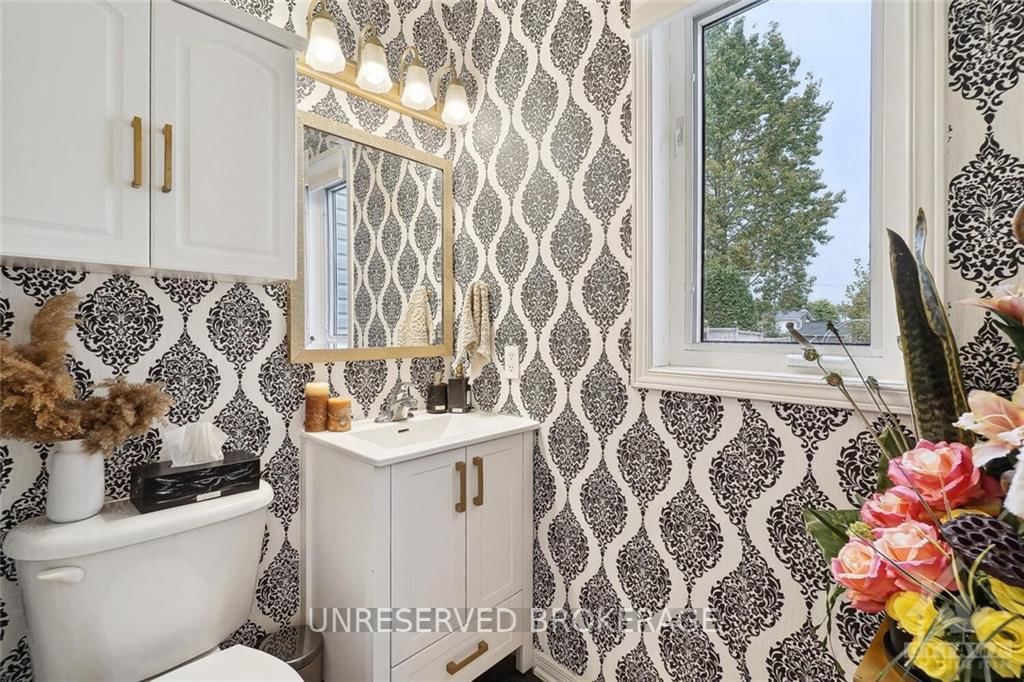 Photo 3 of 1518 SENATEURS Way, Ottawa, Fallingbrook/Pineridge — HOMEH