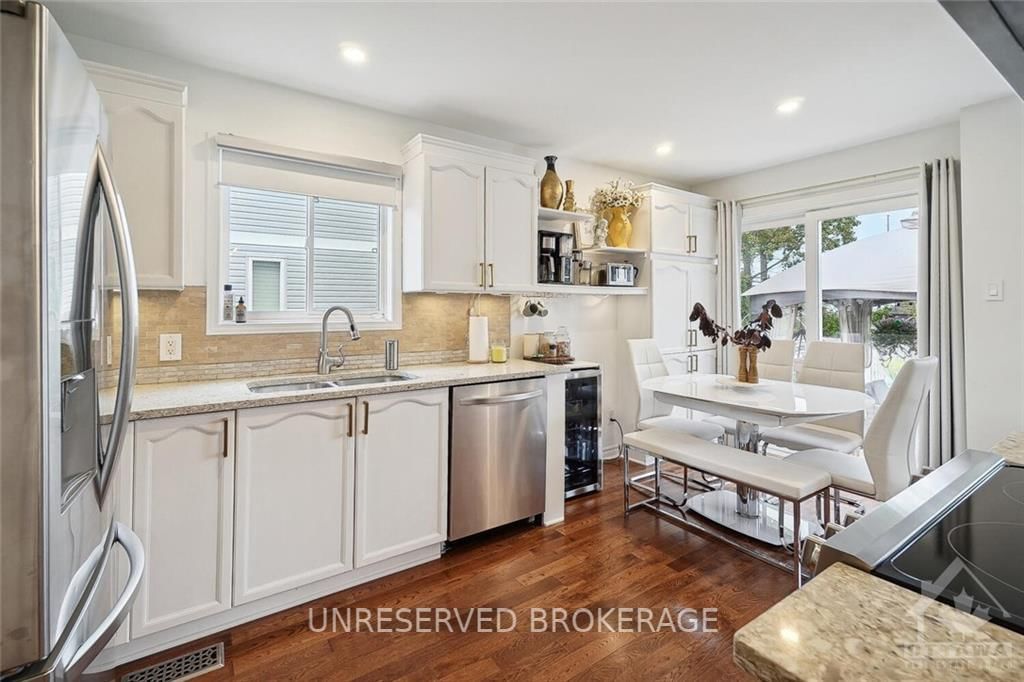 Photo 7 of 1518 SENATEURS Way, Ottawa, Fallingbrook/Pineridge — HOMEH
