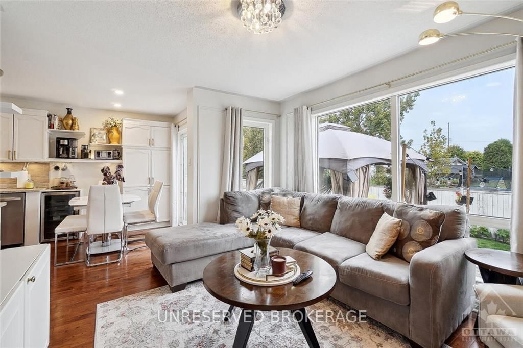 Photo 10 of 1518 SENATEURS Way, Ottawa, Fallingbrook/Pineridge — HOMEH