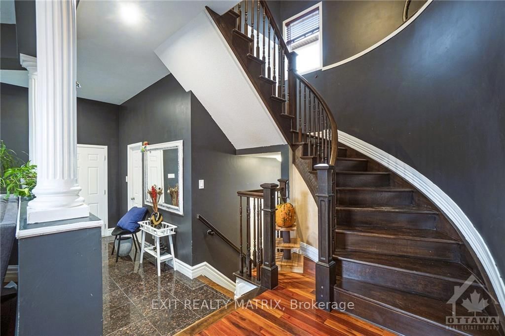 Photo 4 of 218 HILLPARK HIGH St, Ottawa, Mer Bleue/Bradley Estates/Anderson Park — HOMEH
