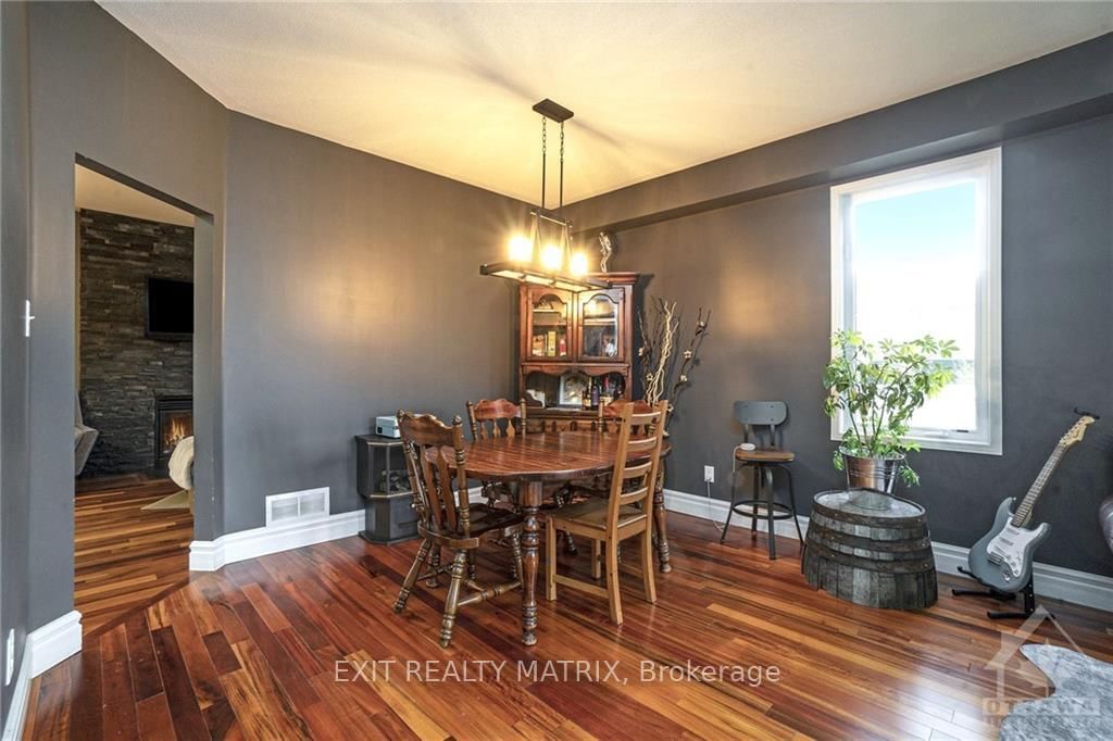 Photo 8 of 218 HILLPARK HIGH St, Ottawa, Mer Bleue/Bradley Estates/Anderson Park — HOMEH