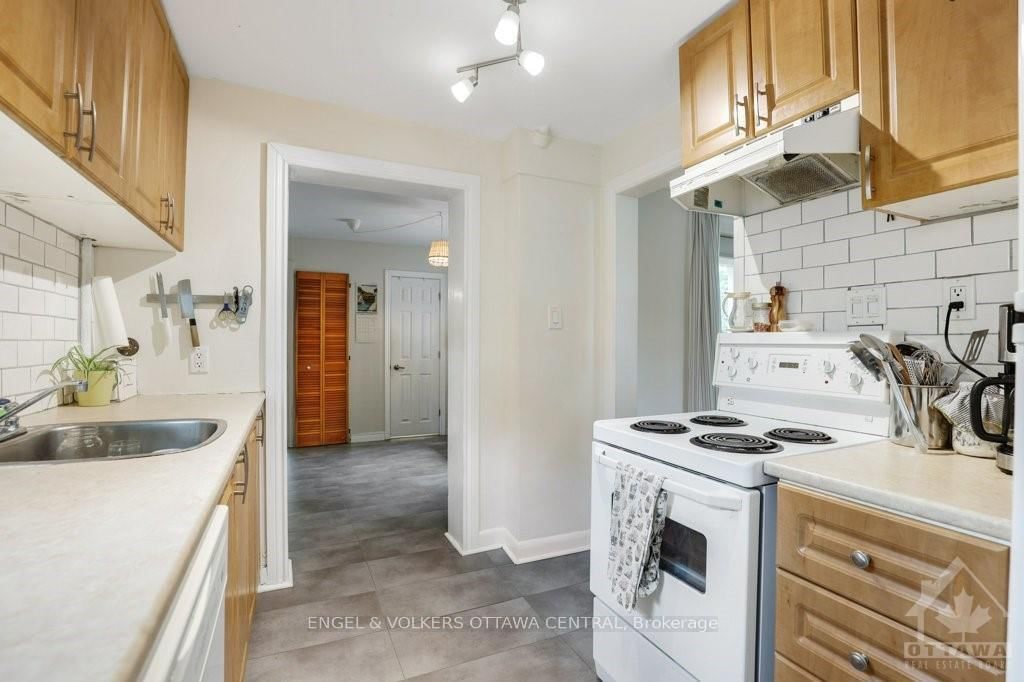 Photo 7 of 1239 EMPEROR Ave, Ottawa, Carlington — HOMEH