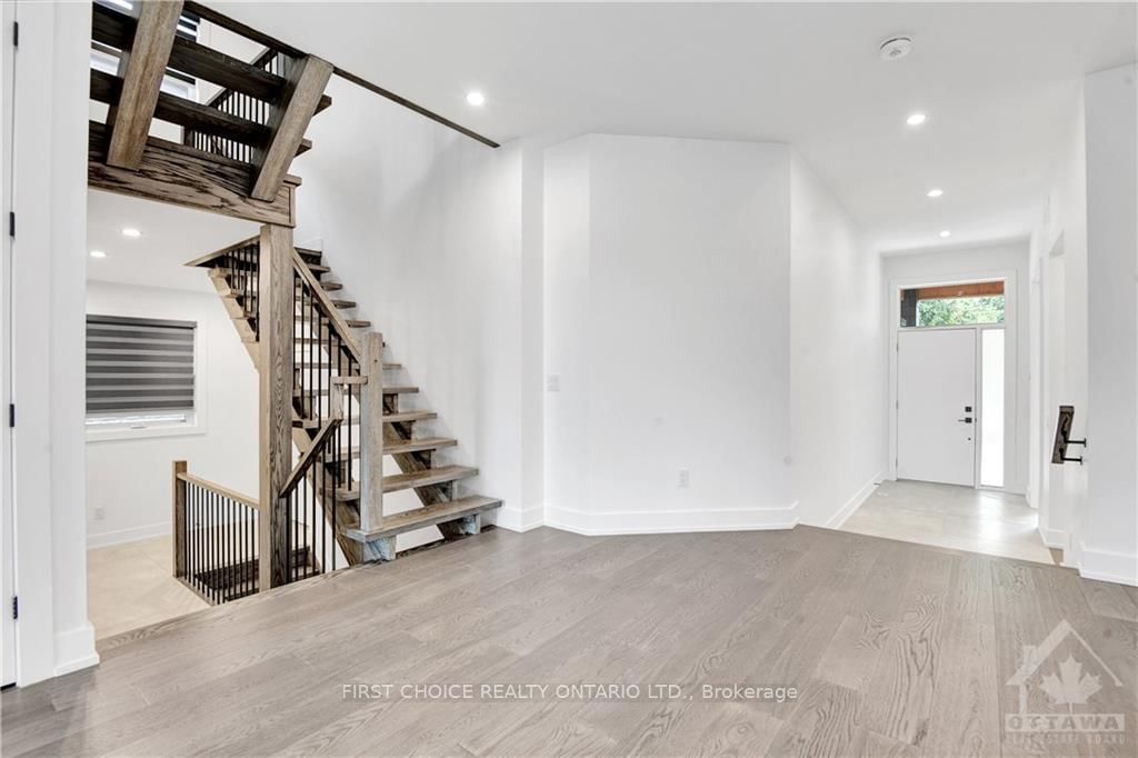 Photo 3 of 39 STARWOOD Rd, Ottawa, Meadowlands/St. Claire Gardens — HOMEH