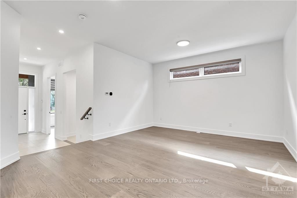 Photo 4 of 39 STARWOOD Rd, Ottawa, Meadowlands/St. Claire Gardens — HOMEH
