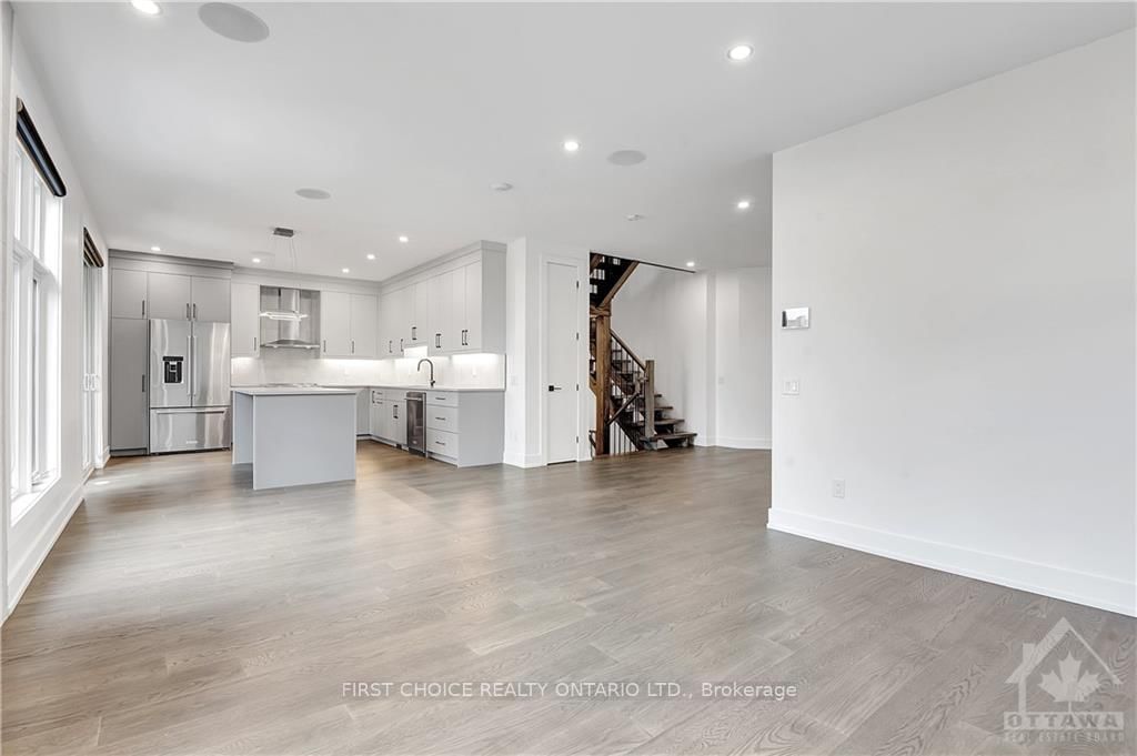 Photo 5 of 39 STARWOOD Rd, Ottawa, Meadowlands/St. Claire Gardens — HOMEH