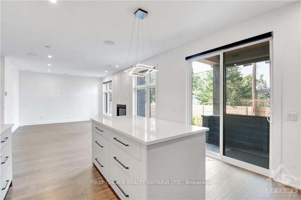 Photo 9 of 39 STARWOOD Rd, Ottawa, Meadowlands/St. Claire Gardens — HOMEH