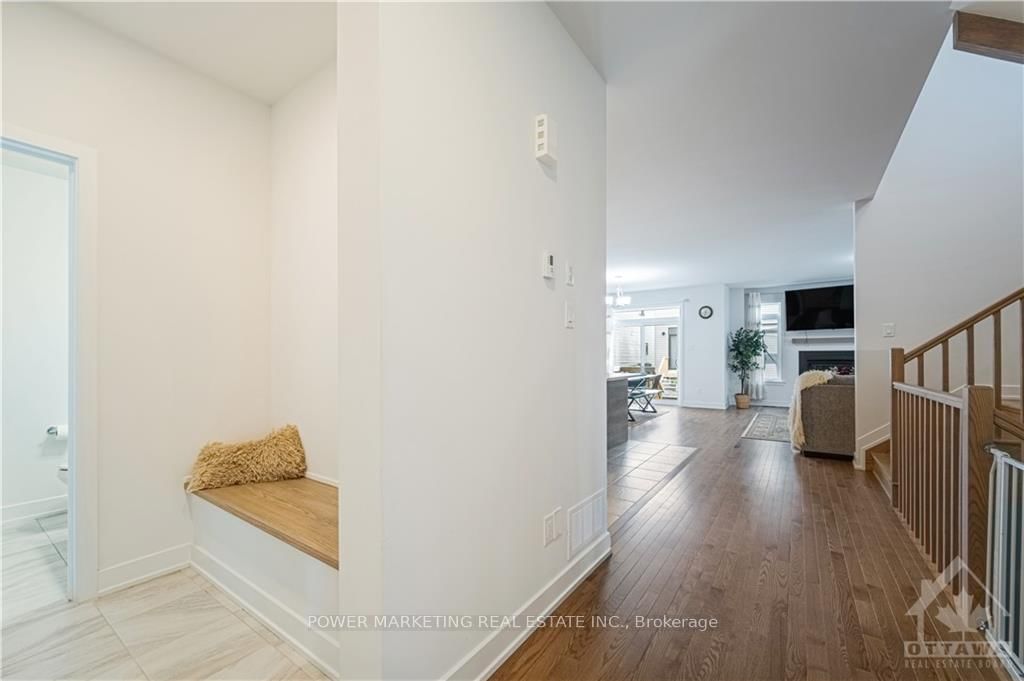 Photo 4 of 1041 HYDRANGEA Ave, Ottawa, Riverside South/Gloucester Glen — HOMEH