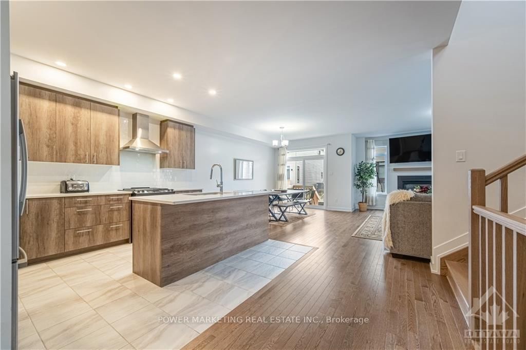 Photo 8 of 1041 HYDRANGEA Ave, Ottawa, Riverside South/Gloucester Glen — HOMEH