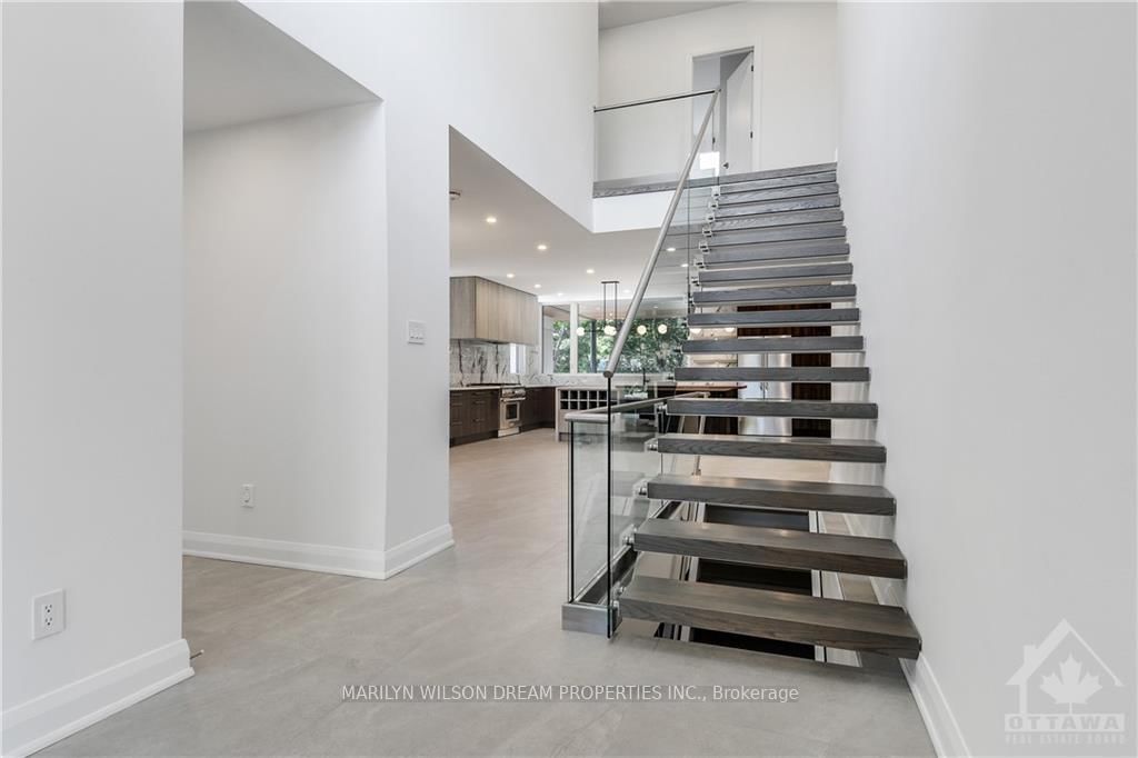 Photo 3 of 1944 LENESTER Ave, Ottawa, McKellar Heights/Glabar Park — HOMEH