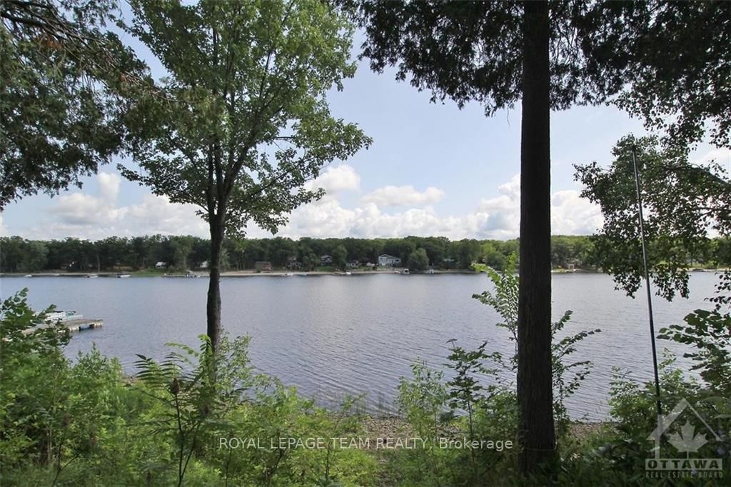 Photo 3 of 4568 NORTHWOODS Dr, Ottawa, Constance Bay — HOMEH