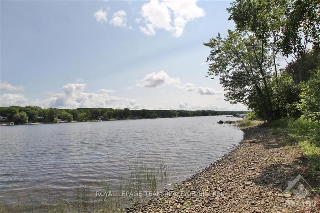 Photo 4 of 4568 NORTHWOODS Dr, Ottawa, Constance Bay — HOMEH