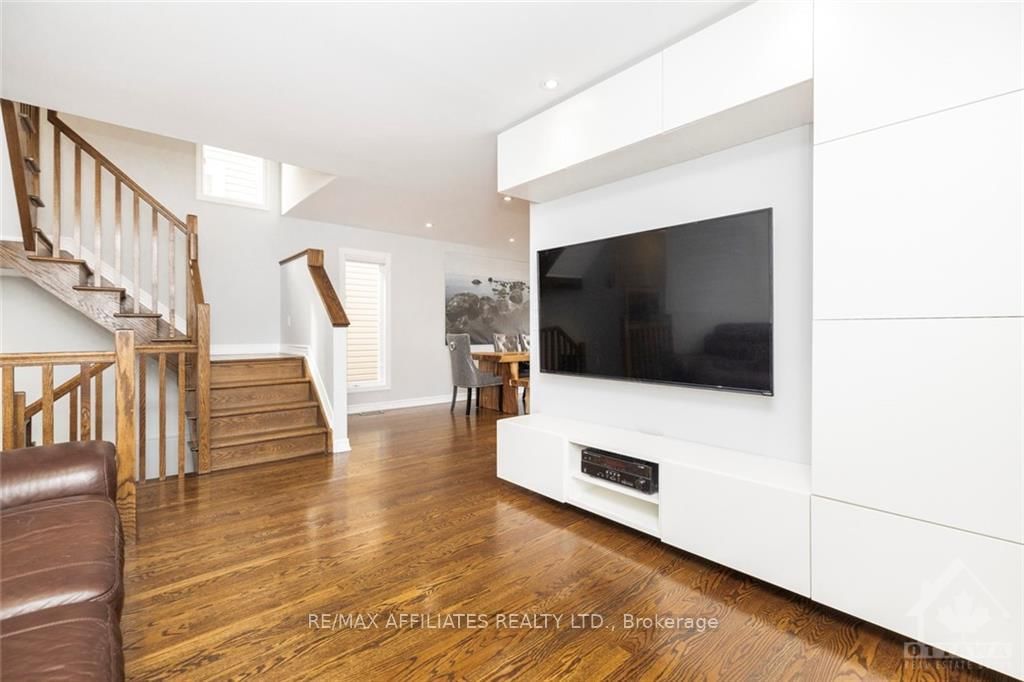 Photo 6 of 325 GLENBRAE Ave, Ottawa, Kanata - Morgan's Grant/South March — HOMEH