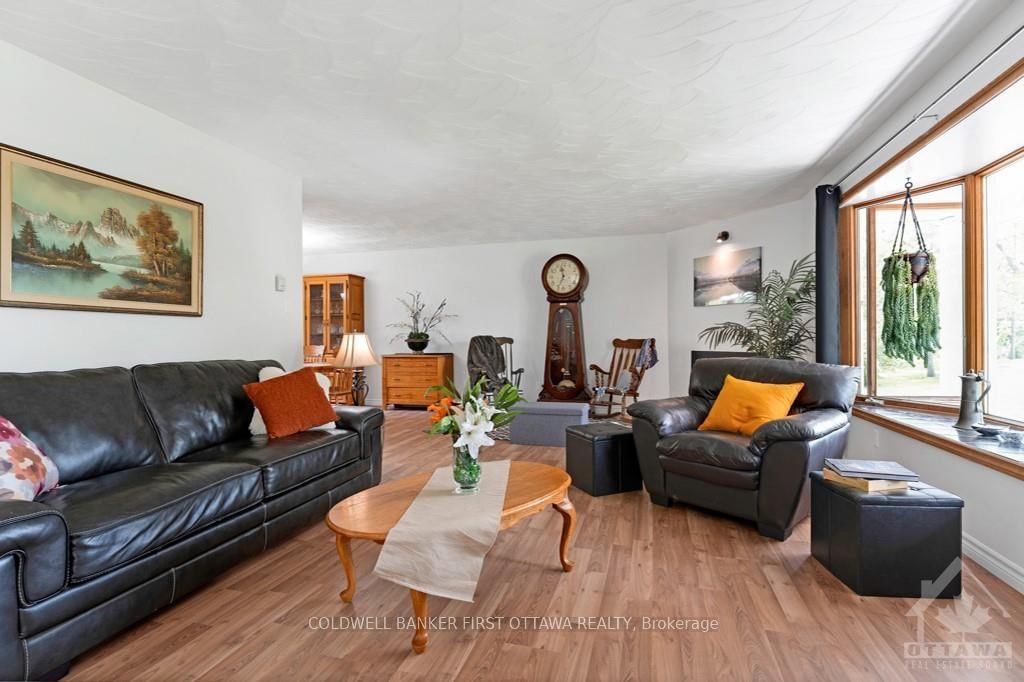 Photo 3 of 4996 STONECREST Rd, Ottawa, Woodlawn/Maclarens Landing/Kilmaurs — HOMEH