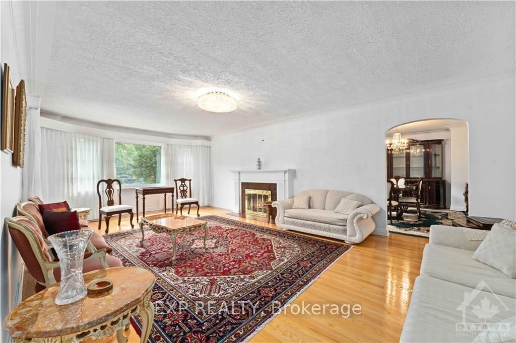 Photo 4 of 2224 ALTA VISTA Dr, Ottawa, Applewood Acres — HOMEH