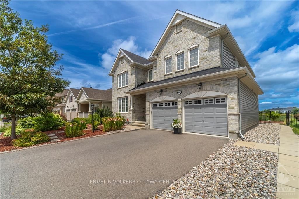 Front of 828 KILBIRNIE Dr