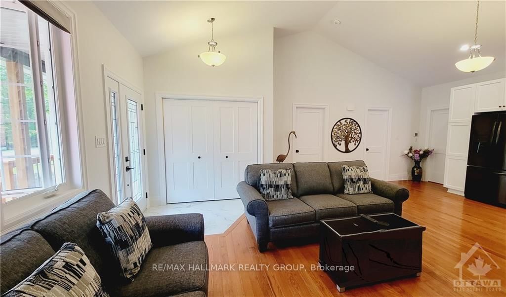 Photo 5 of 653 BAYVIEW Dr, Ottawa, Constance Bay — HOMEH