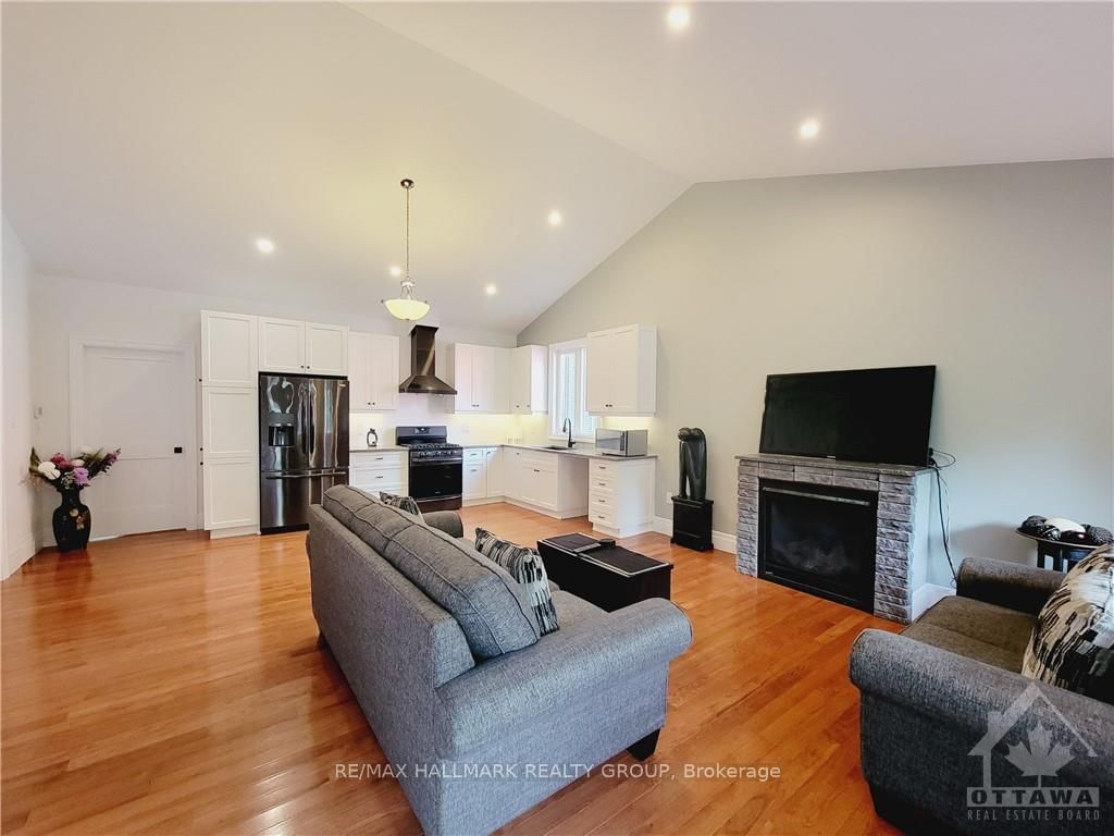 Photo 6 of 653 BAYVIEW Dr, Ottawa, Constance Bay — HOMEH
