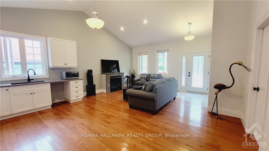 Photo 7 of 653 BAYVIEW Dr, Ottawa, Constance Bay — HOMEH