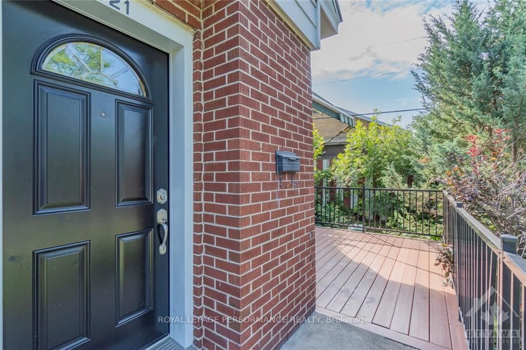 Photo 3 of 821 DENISON Cres, Ottawa, McKellar Heights — HOMEH