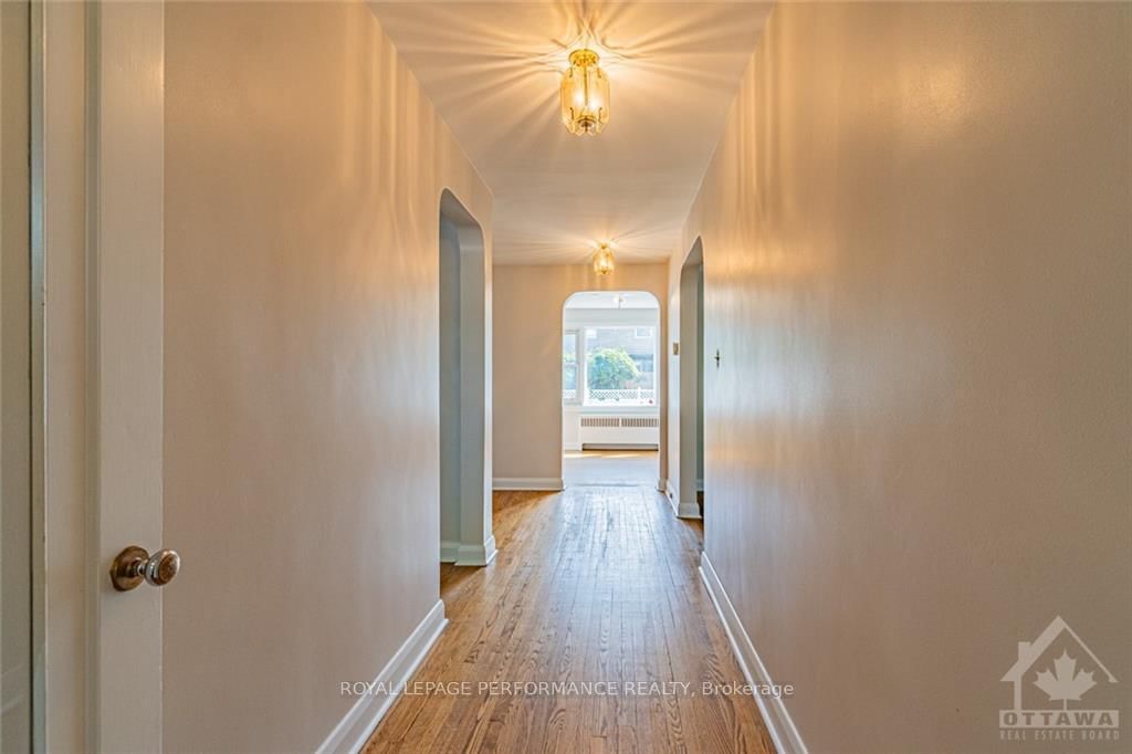 Photo 6 of 821 DENISON Cres, Ottawa, McKellar Heights — HOMEH