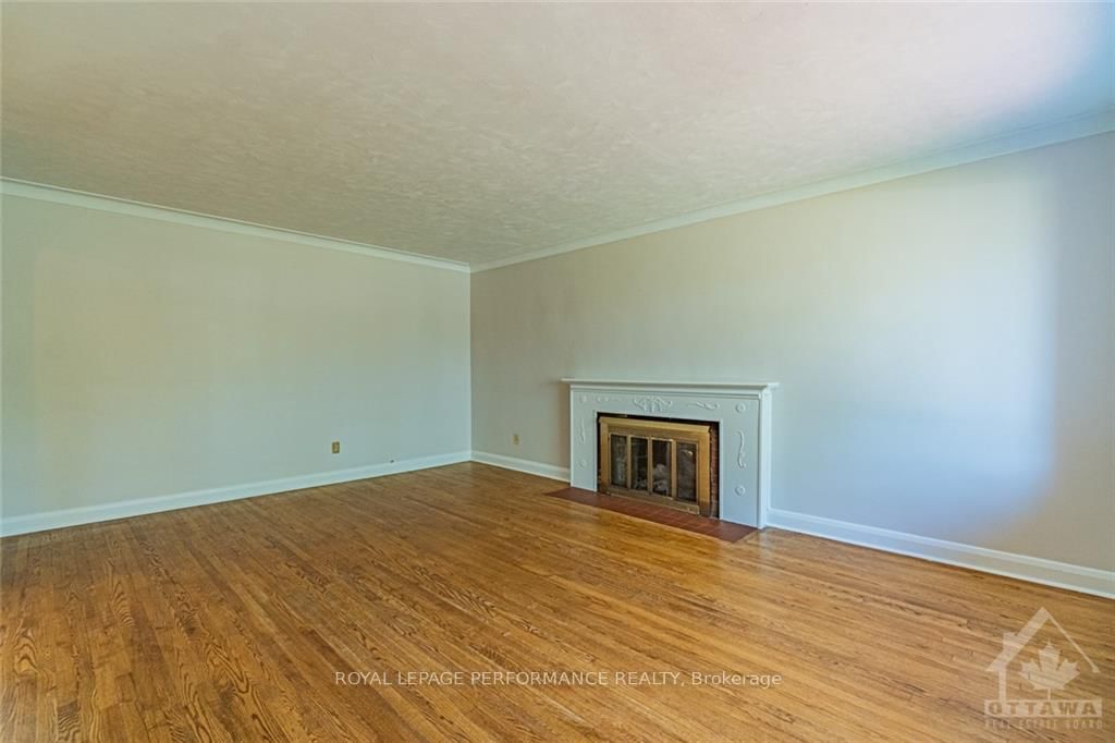 Photo 10 of 821 DENISON Cres, Ottawa, McKellar Heights — HOMEH