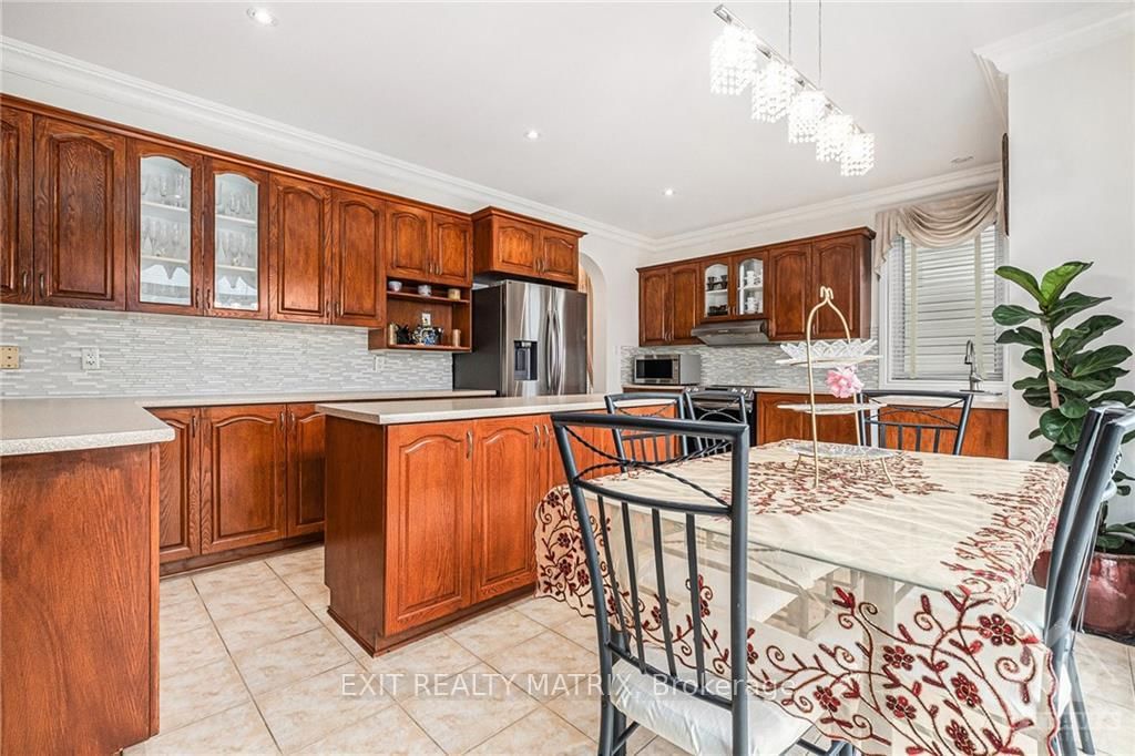 Photo 9 of 388 FAIRLAKES Way, Ottawa, Avalon East — HOMEH