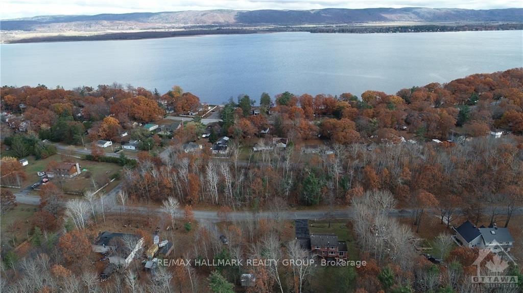 Photo 4 of 215 FIRESIDE Dr, Ottawa, Constance Bay — HOMEH