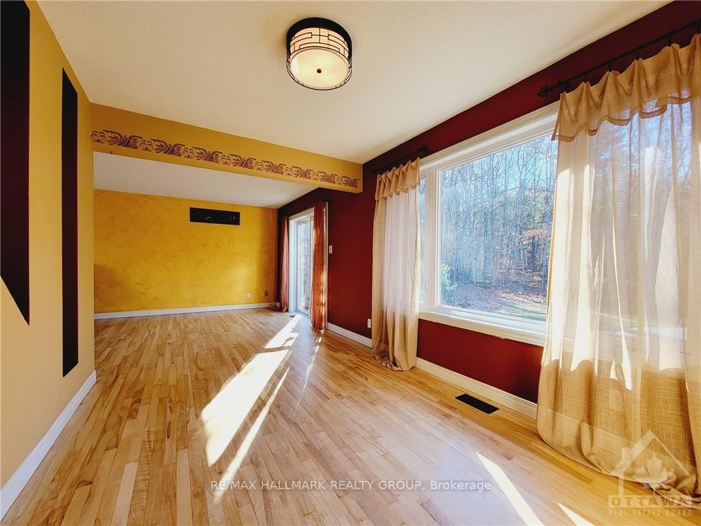 Photo 10 of 215 FIRESIDE Dr, Ottawa, Constance Bay — HOMEH