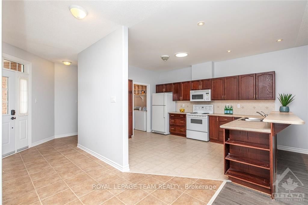 Photo 3 of 20 SAMARA Pl, Ottawa, Stittsville (North) — HOMEH