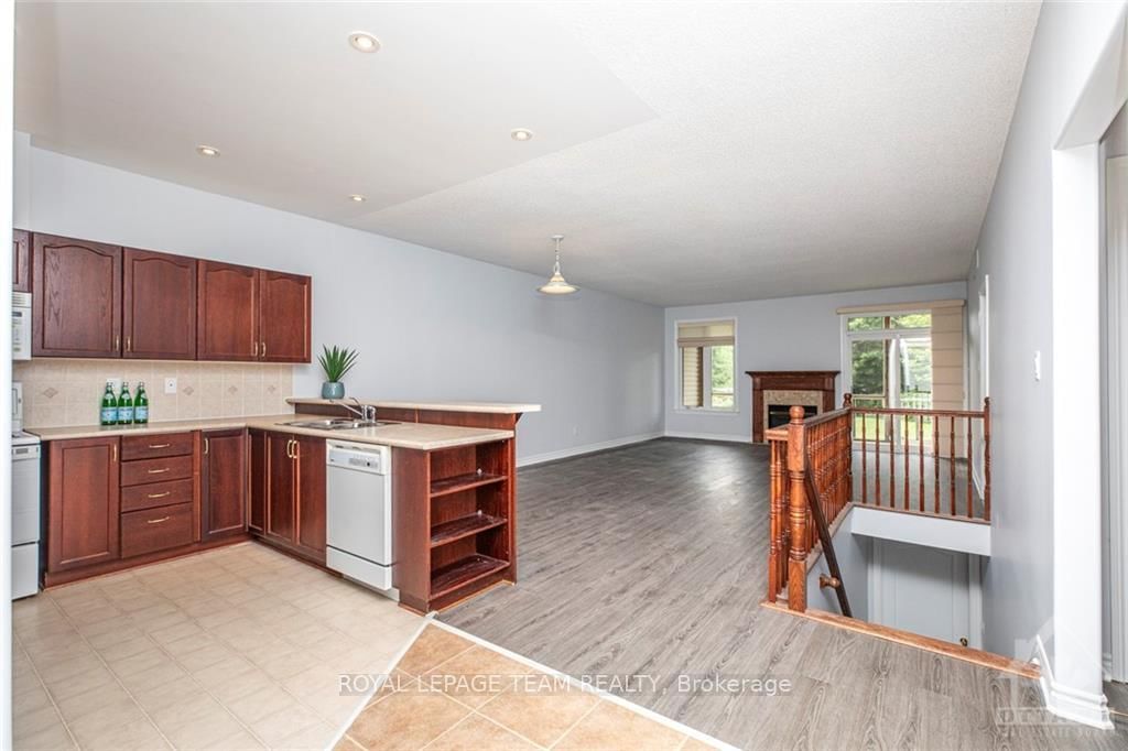 Photo 4 of 20 SAMARA Pl, Ottawa, Stittsville (North) — HOMEH