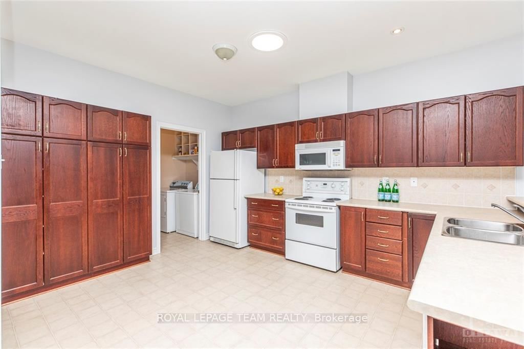 Photo 6 of 20 SAMARA Pl, Ottawa, Stittsville (North) — HOMEH