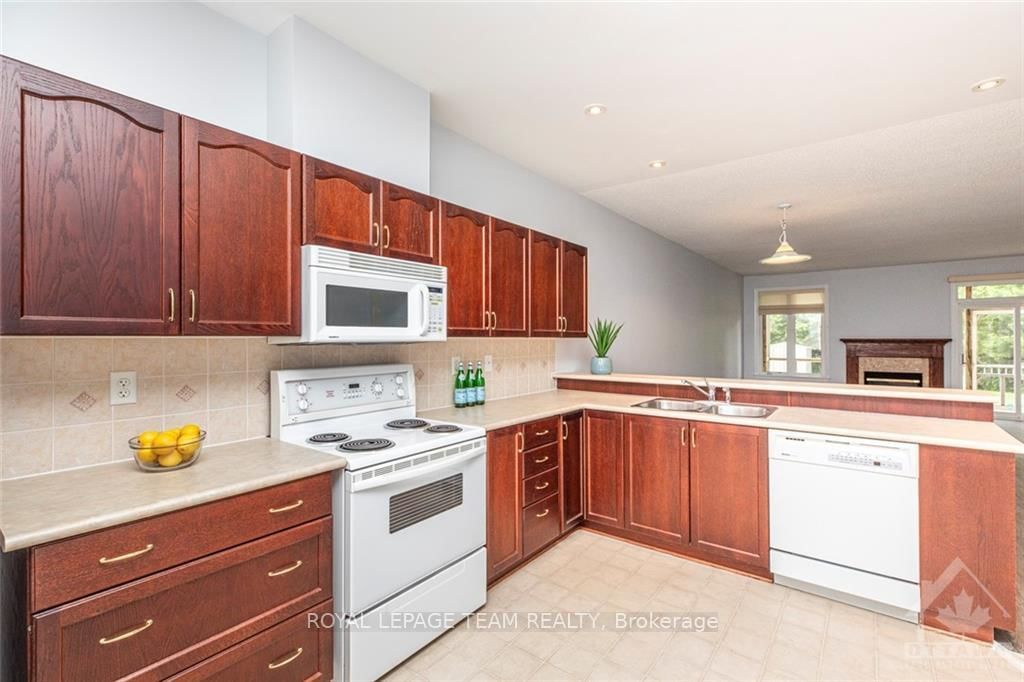 Photo 8 of 20 SAMARA Pl, Ottawa, Stittsville (North) — HOMEH