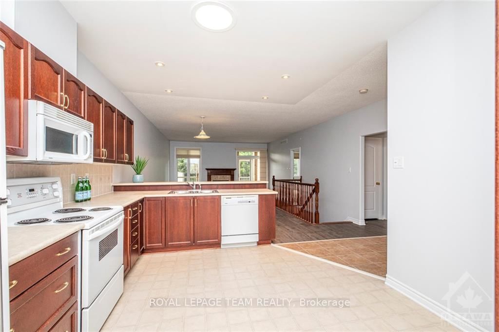 Photo 9 of 20 SAMARA Pl, Ottawa, Stittsville (North) — HOMEH