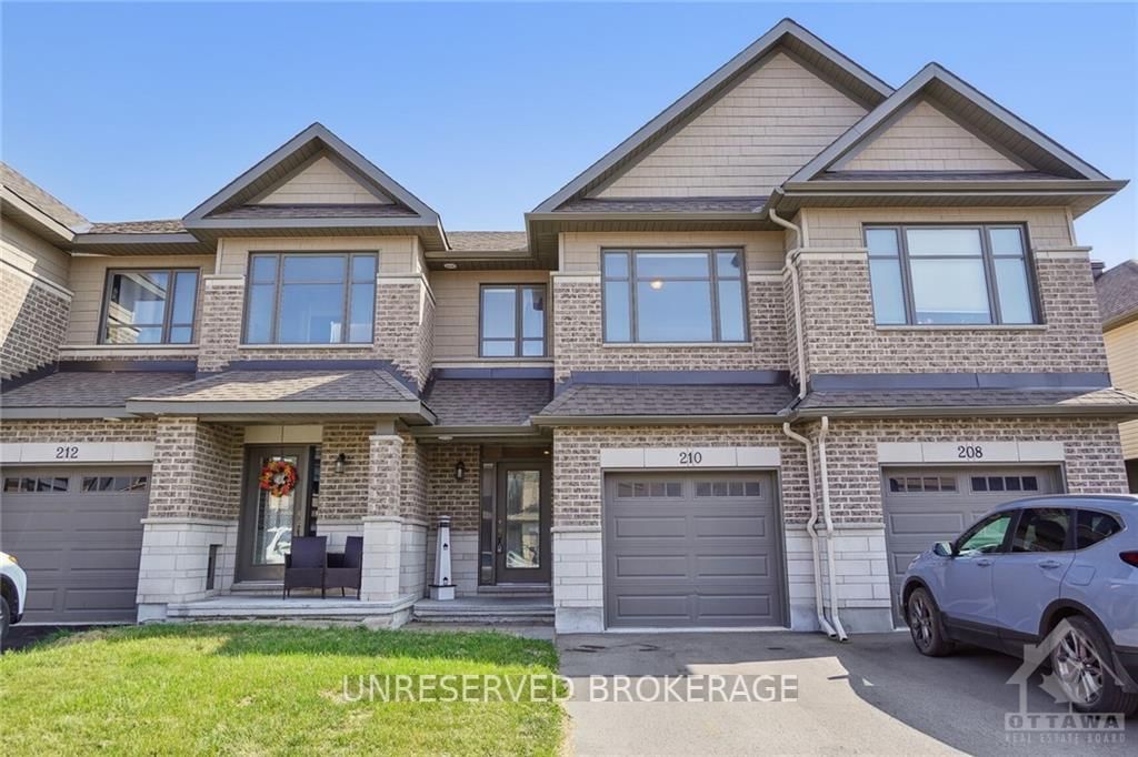 Front of 210 PURCHASE Cres