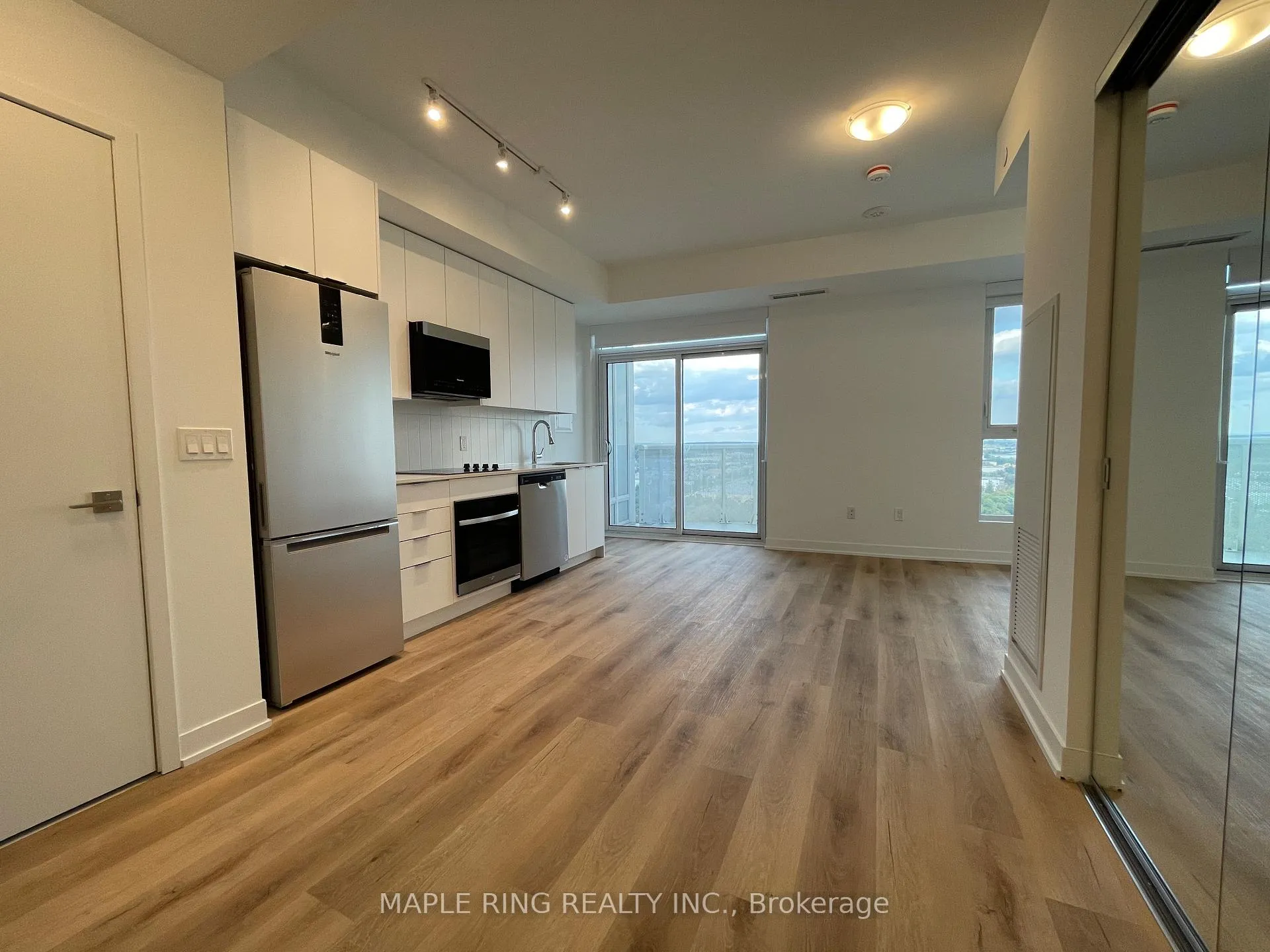 Photo 1 of Unit 1729, 498 Caldari Road, Vaughan, Concord — HOMEH