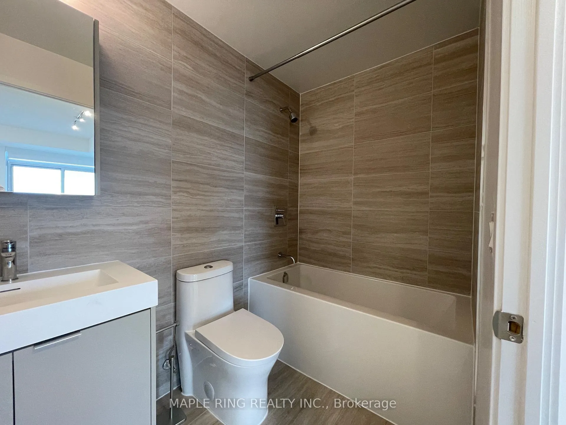 Photo 5 of Unit 1729, 498 Caldari Road, Vaughan, Concord — HOMEH