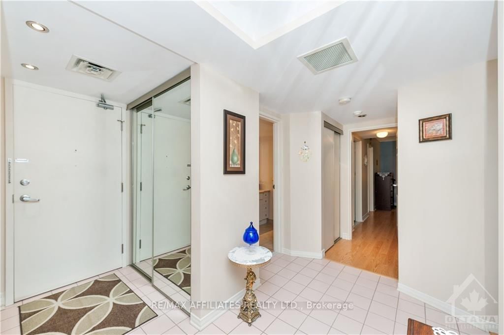 Photo 3 of Unit 410, 330 CENTRUM Blvd, Ottawa, Bilberry Creek/Queenswood Heights — HOMEH