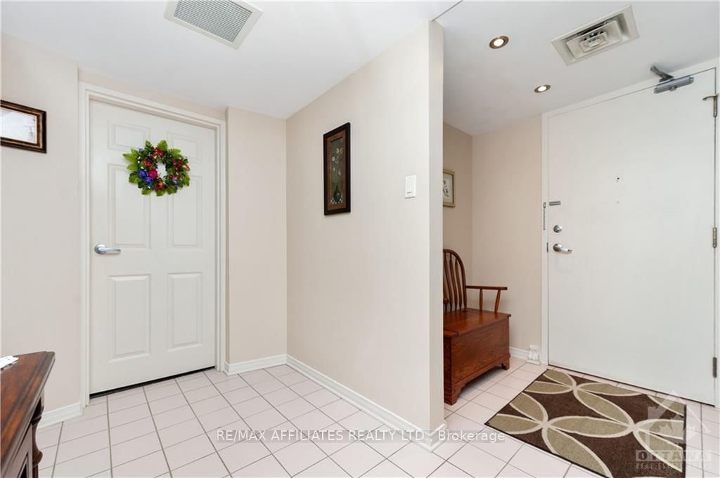 Photo 4 of Unit 410, 330 CENTRUM Blvd, Ottawa, Bilberry Creek/Queenswood Heights — HOMEH