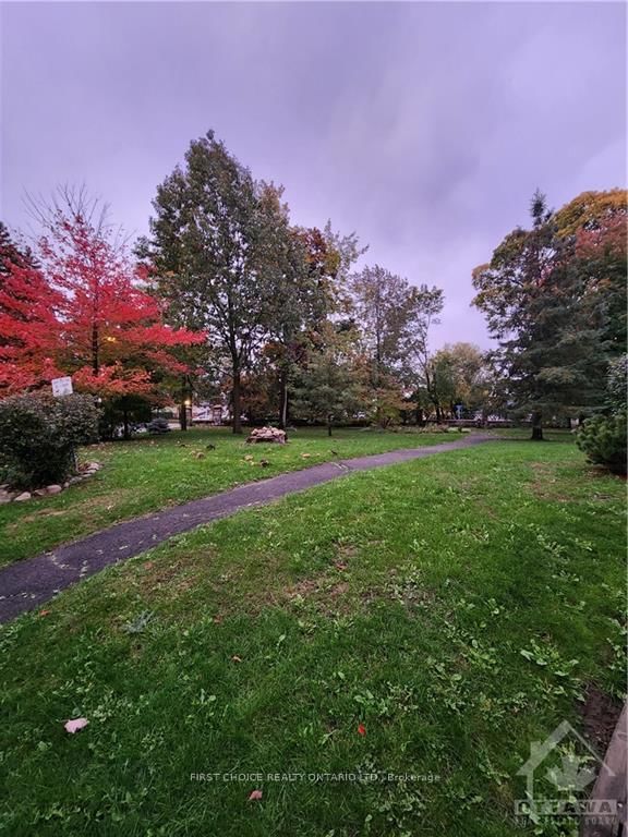 Photo 4 of Unit 5, 635 RICHMOND Rd, Ottawa, Woodroffe — HOMEH