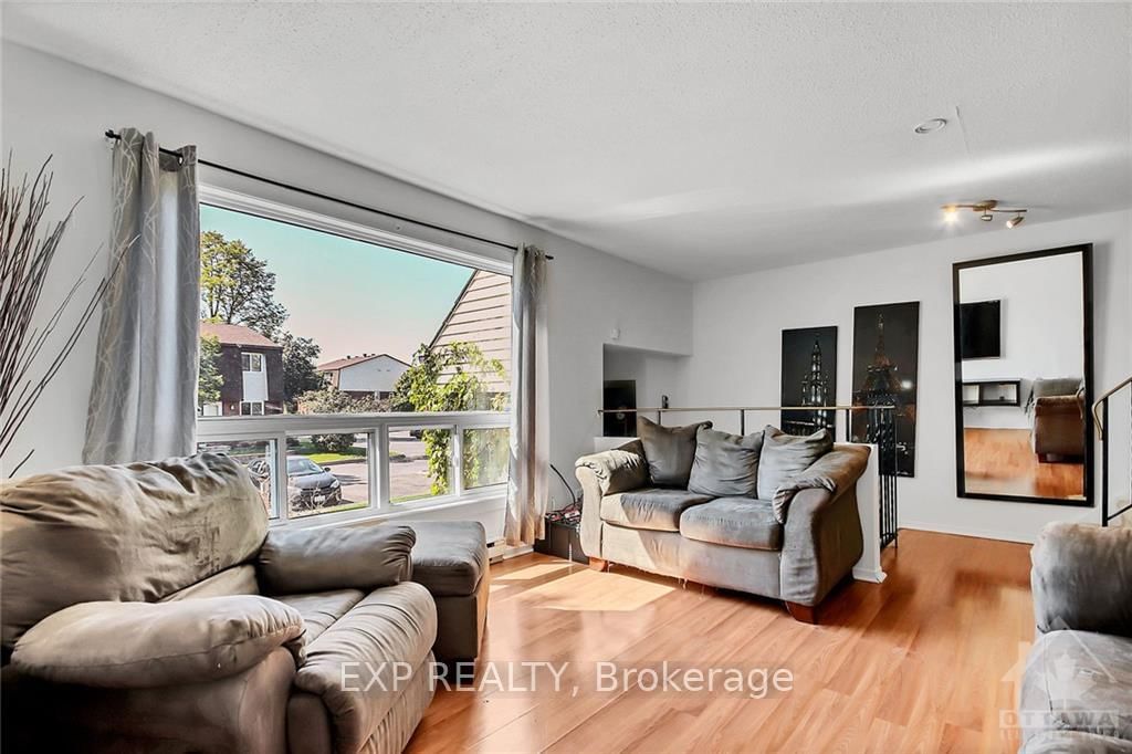 Photo 4 of Unit B, 44 Woodvale, Ottawa, Craig Henry/Woodvale — HOMEH