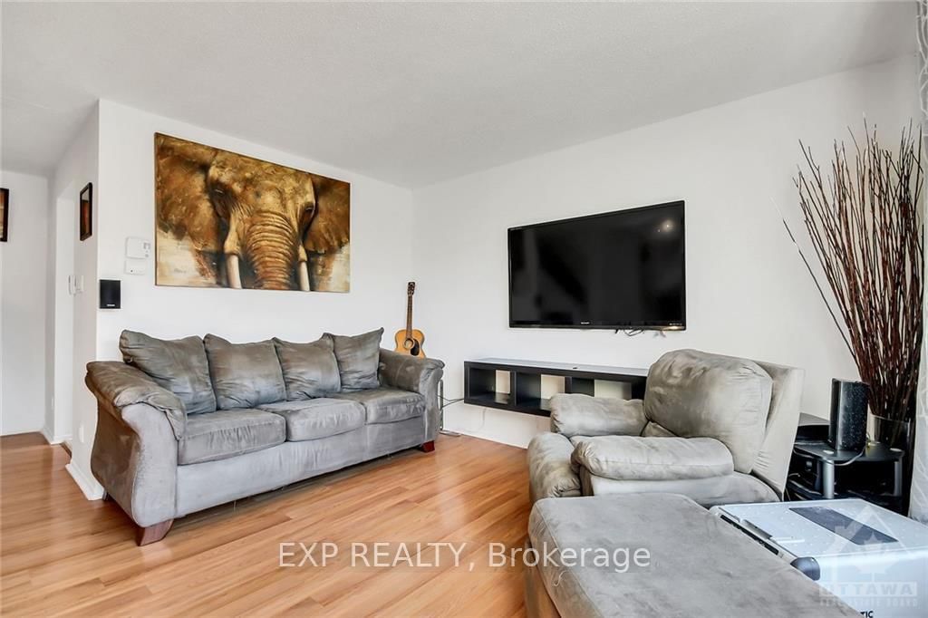 Photo 5 of Unit B, 44 Woodvale, Ottawa, Craig Henry/Woodvale — HOMEH