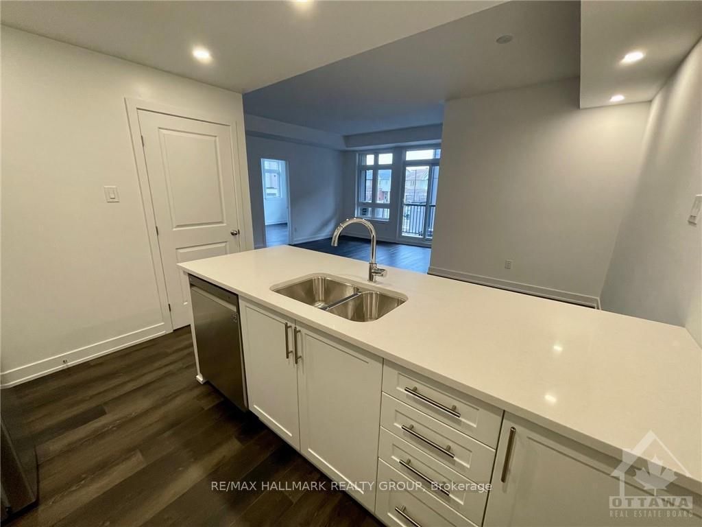 Photo 7 of 400J ROLLING MEADOW Cres, Ottawa, Mer Bleue/Bradley Estates/Anderson Park — HOMEH