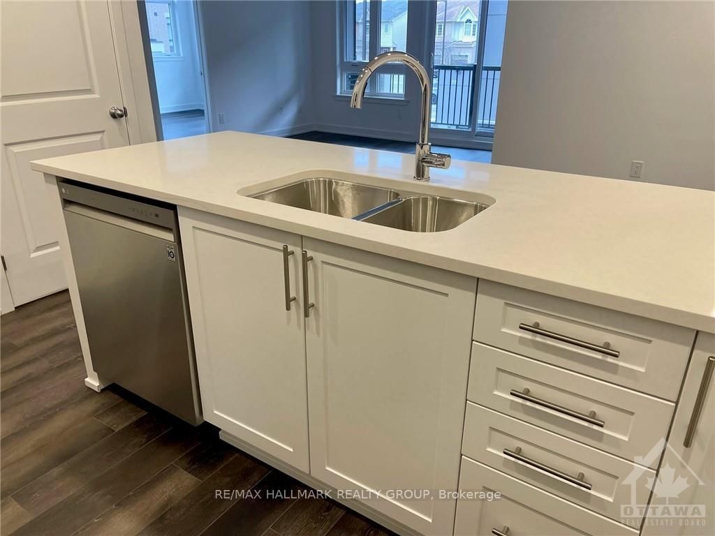 Photo 8 of 400J ROLLING MEADOW Cres, Ottawa, Mer Bleue/Bradley Estates/Anderson Park — HOMEH